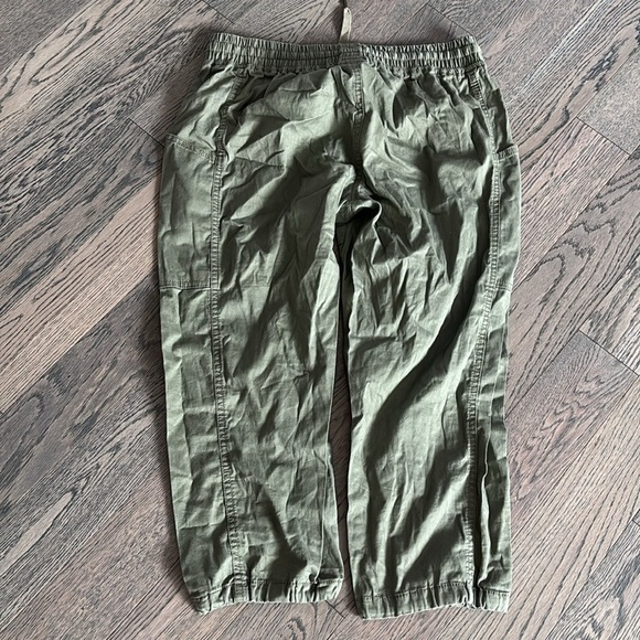 Joe Fresh Green Capris - Picture 10 of 11